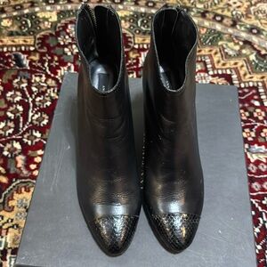 Ann taylor Cecile cap toe bootieie, sizer 7.5, black leather upper, leather sole